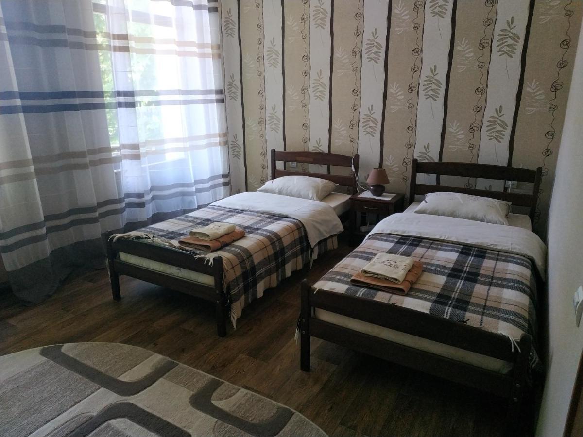 Apartment In The Center Of Old Town Kamianets Podilskyi Bagian luar foto