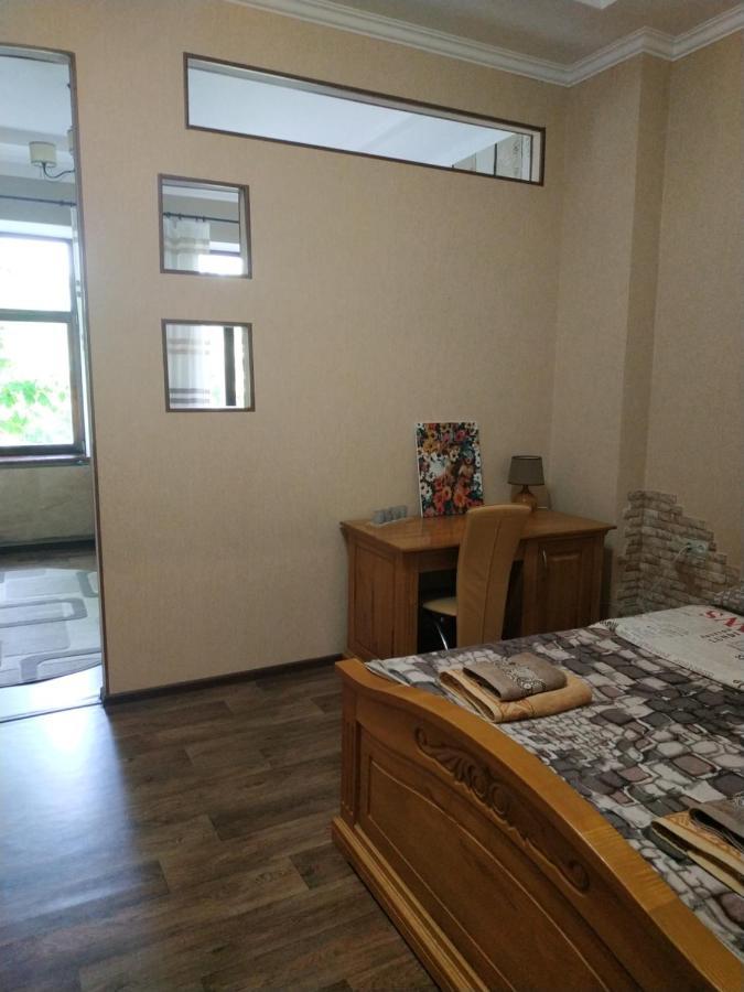 Apartment In The Center Of Old Town Kamianets Podilskyi Bagian luar foto