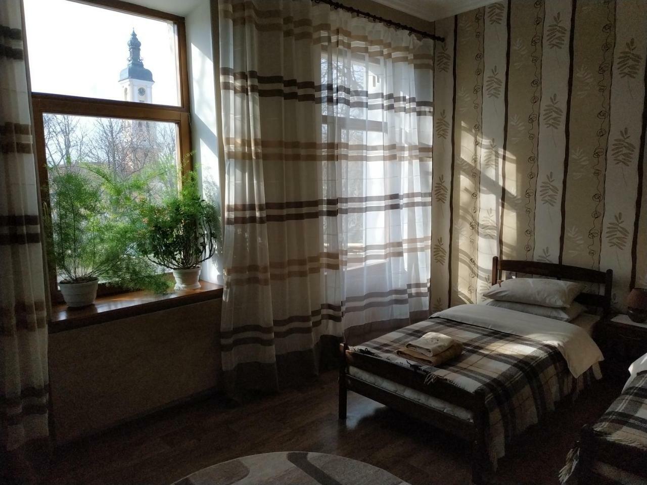Apartment In The Center Of Old Town Kamianets Podilskyi Bagian luar foto